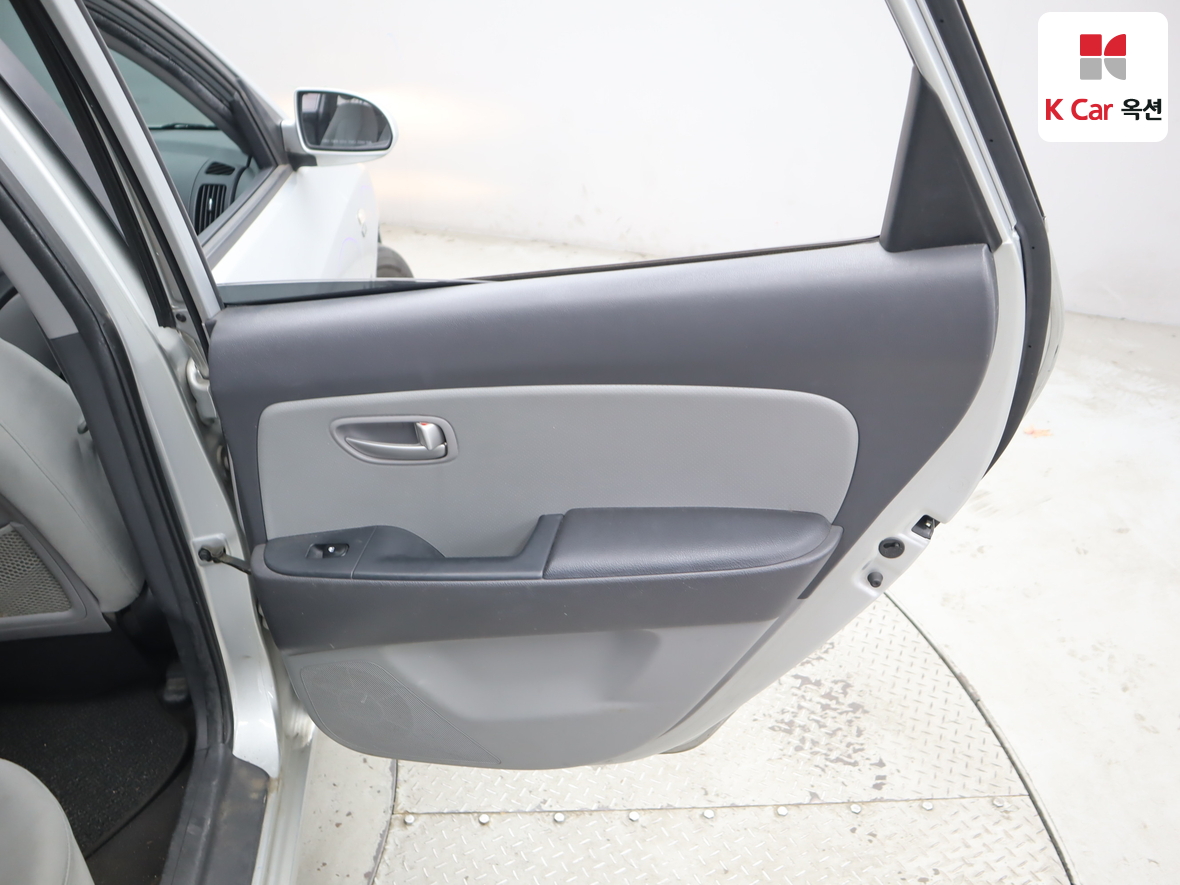 هيونداي إلانترا 2009 - صورة 25