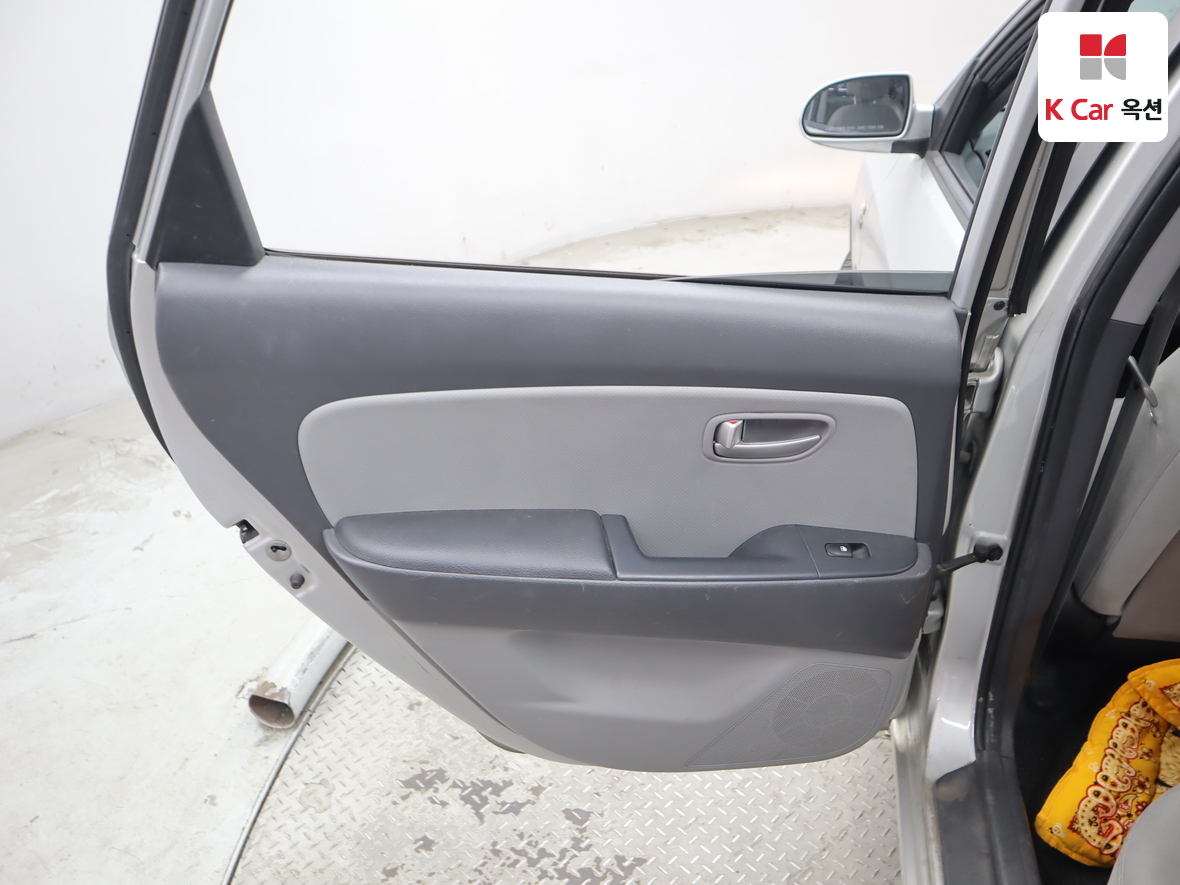 هيونداي إلانترا 2009 - صورة 21