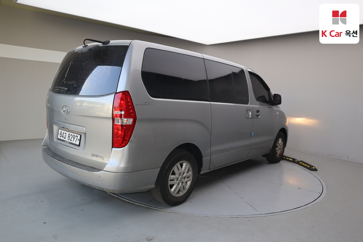 Hyundai Grand Starex 2017 - Image 2