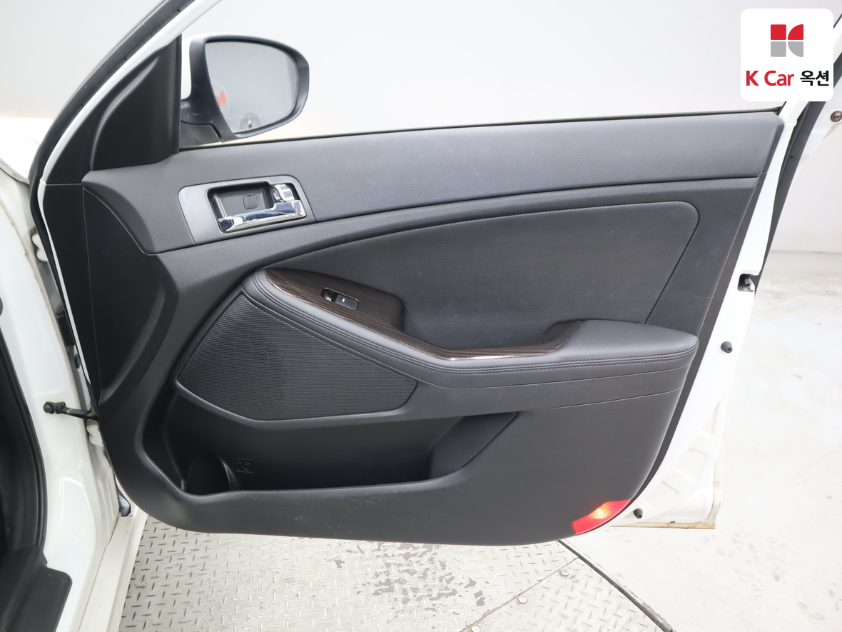 Kia K5 2011 - Image 30