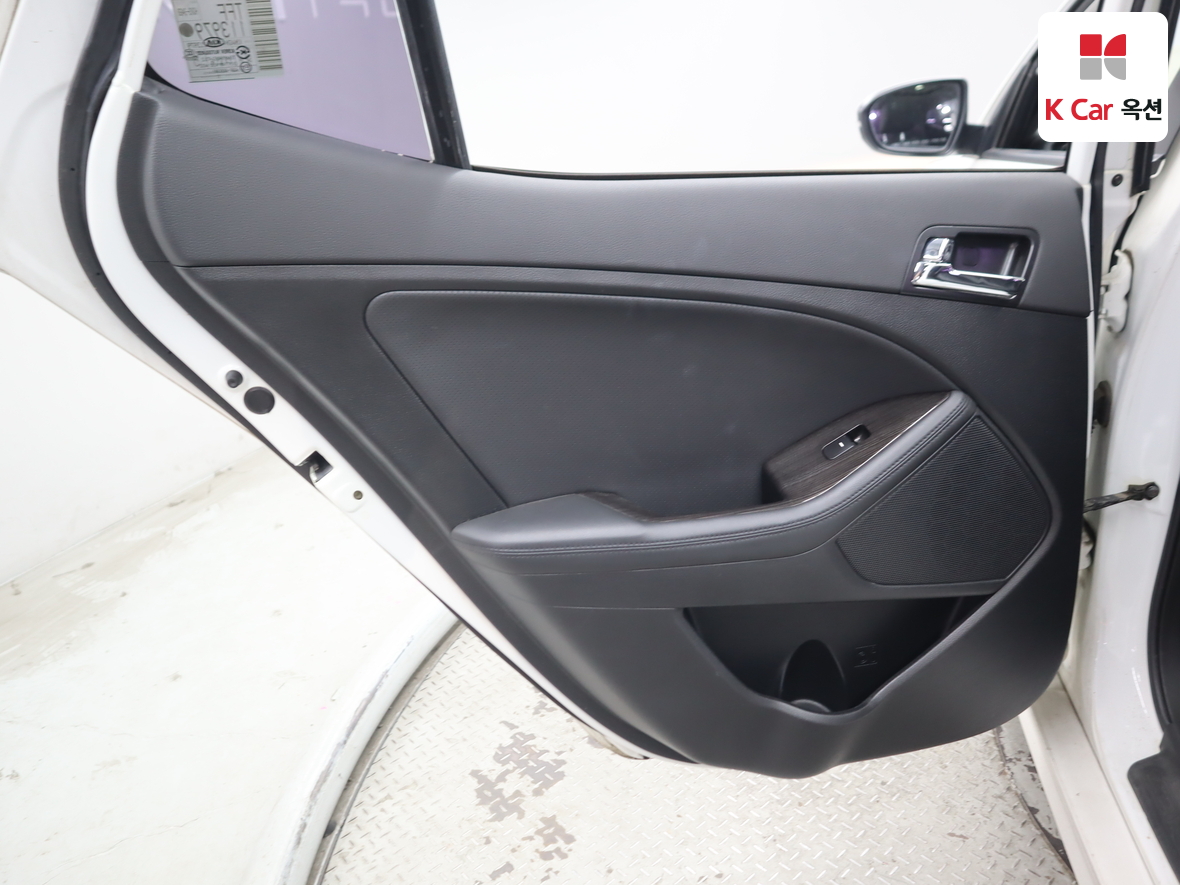 Kia K5 2011 - Image 24