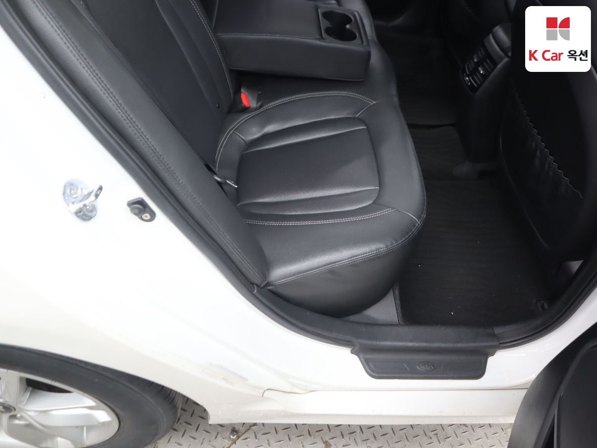 Kia K5 2011 - Image 29