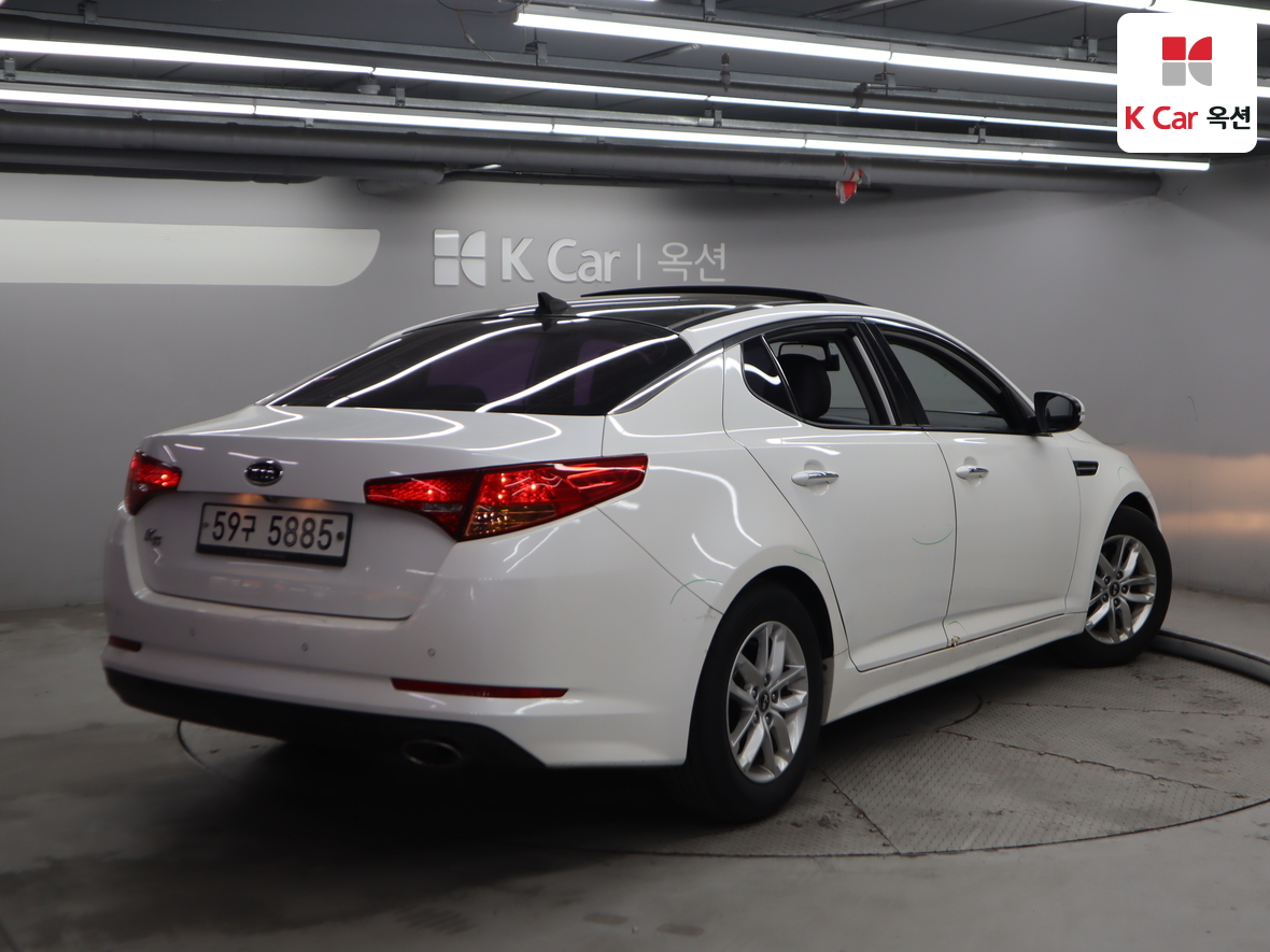 Kia K5 2011 - Image 2