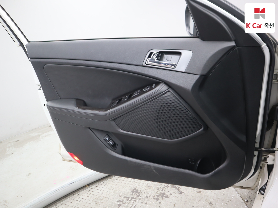 Kia K5 2011 - Image 8