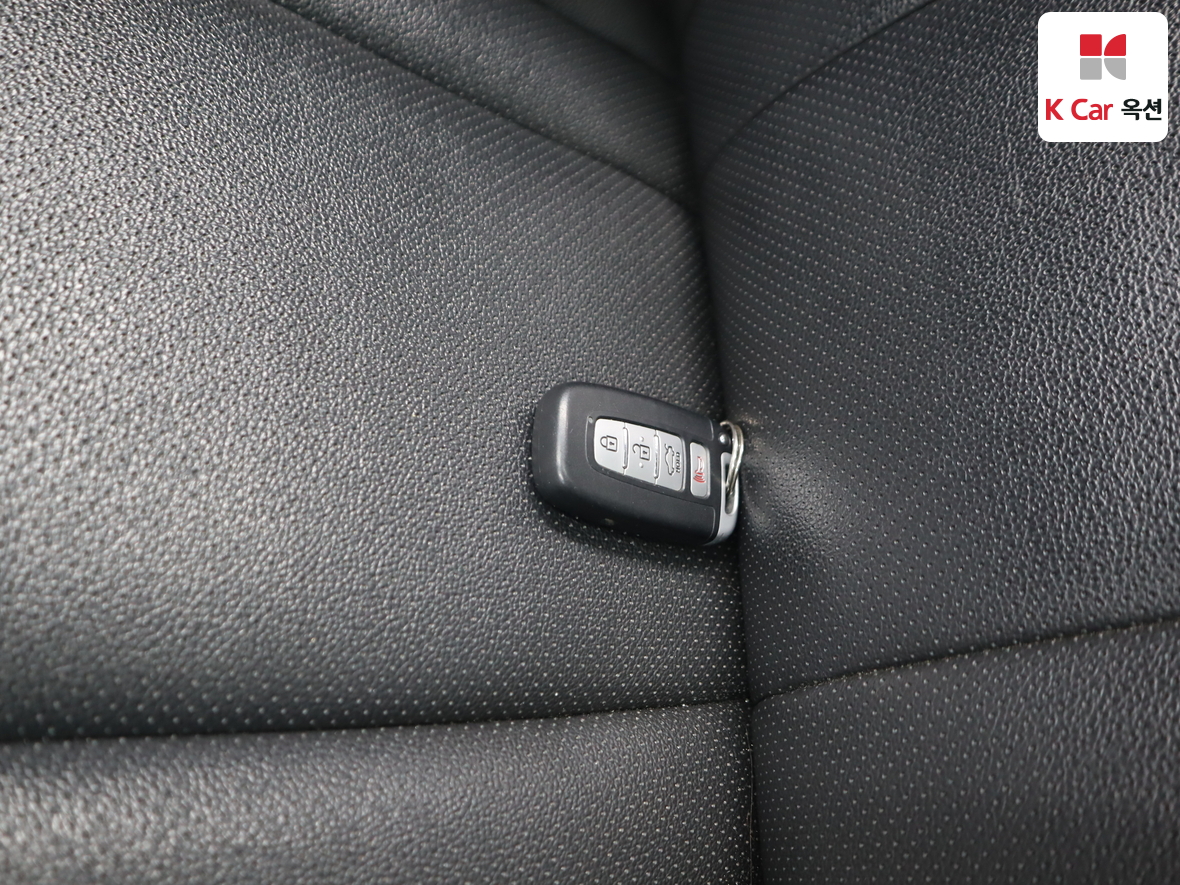 Kia K5 2011 - Image 17