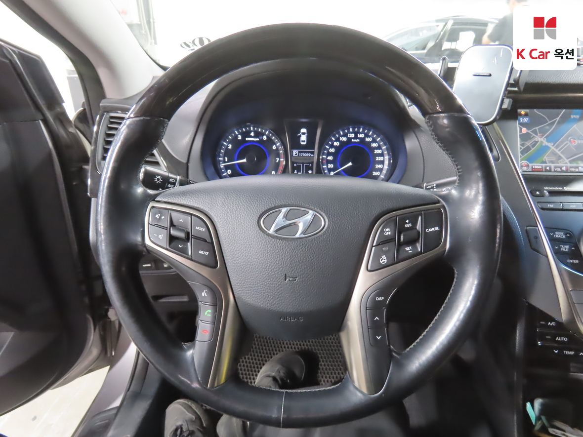 هيونداي أزيرا 2011 - صورة 10