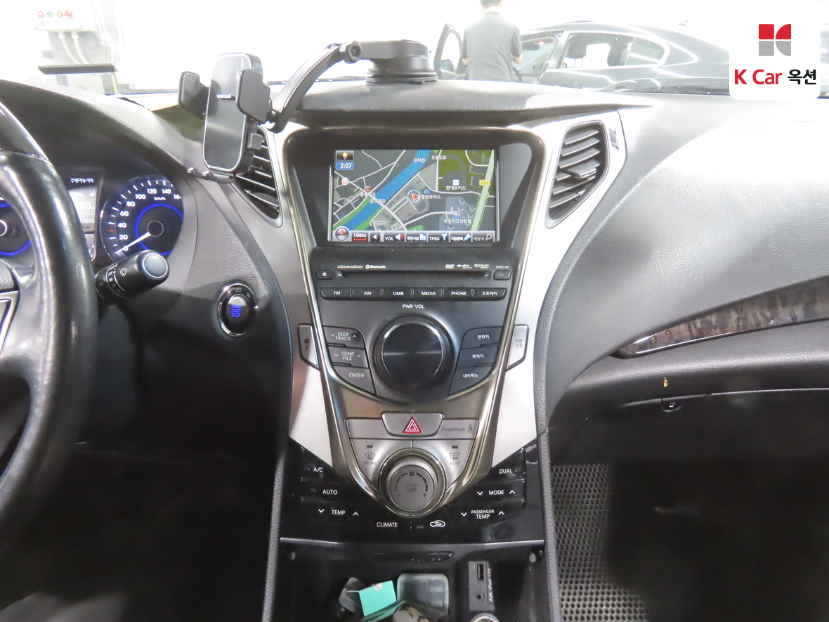 هيونداي أزيرا 2011 - صورة 6