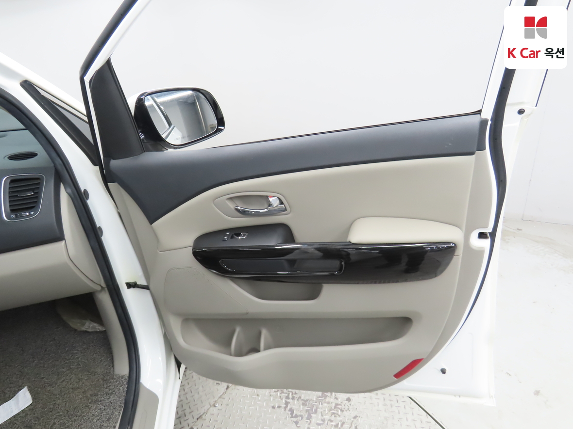 Kia New Carnival 2020 - Image 28