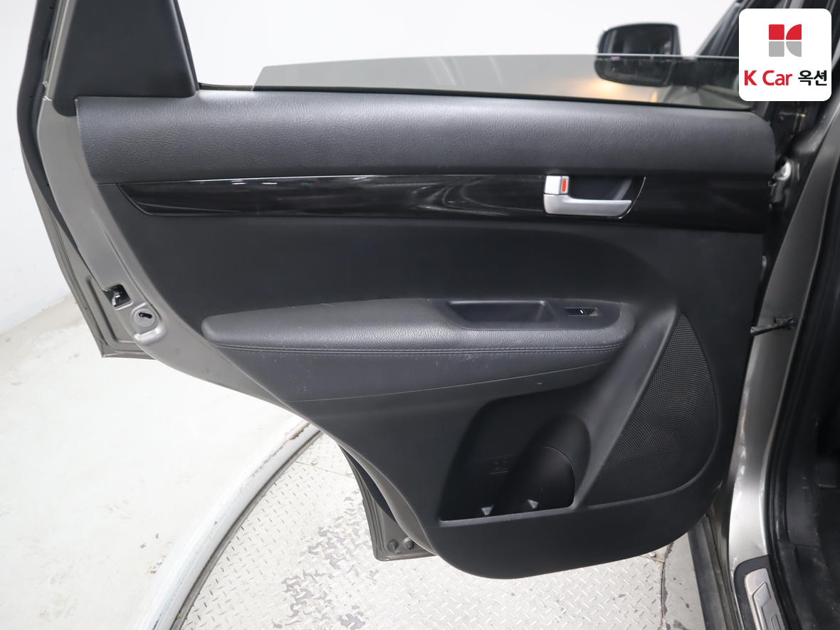 كيا سورينتو 2011 - صورة 26