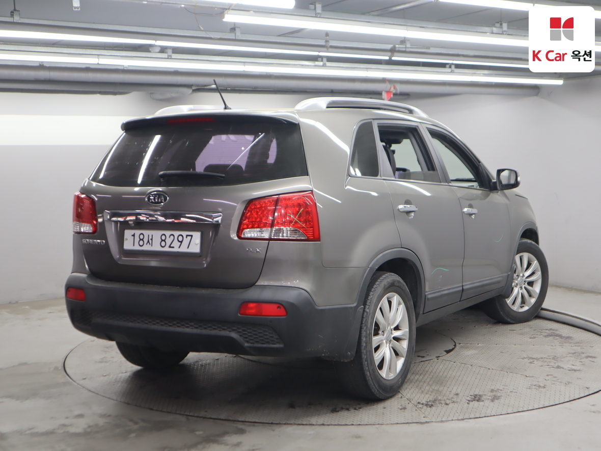 كيا سورينتو 2011 - صورة 2