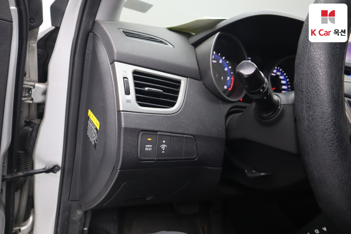 Hyundai Elantra 2012 - Image 9