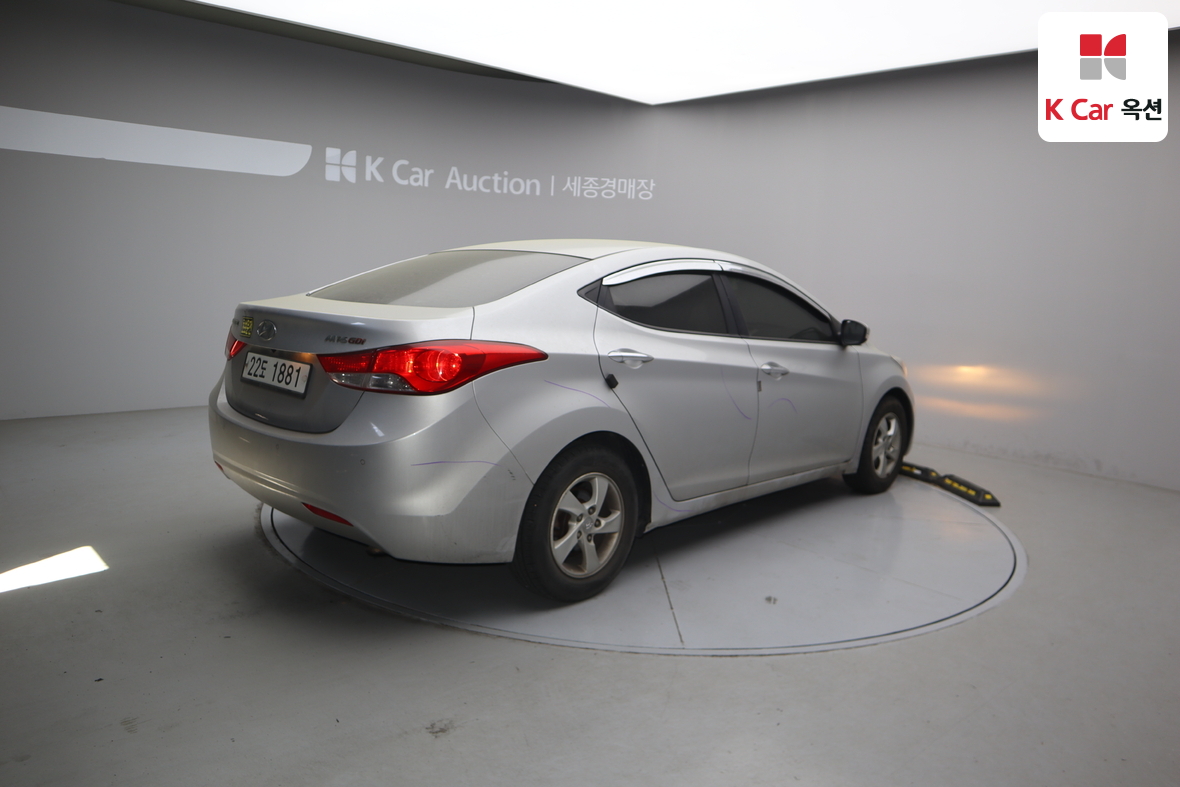 Hyundai Elantra 2012 - Image 2