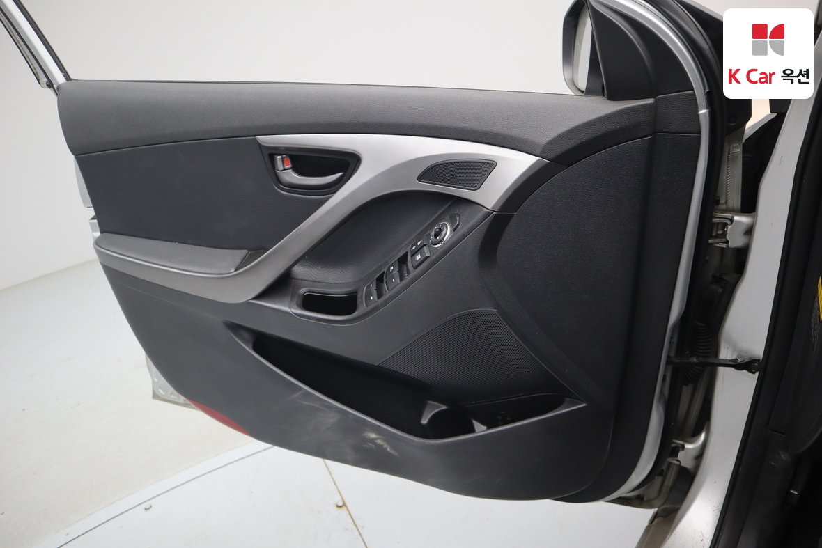 Hyundai Elantra 2012 - Image 8