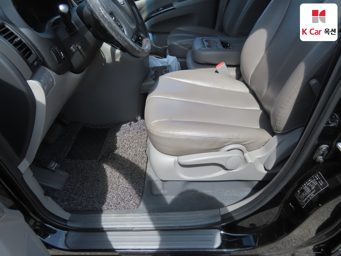 Kia Carnival 2011 - Image 17