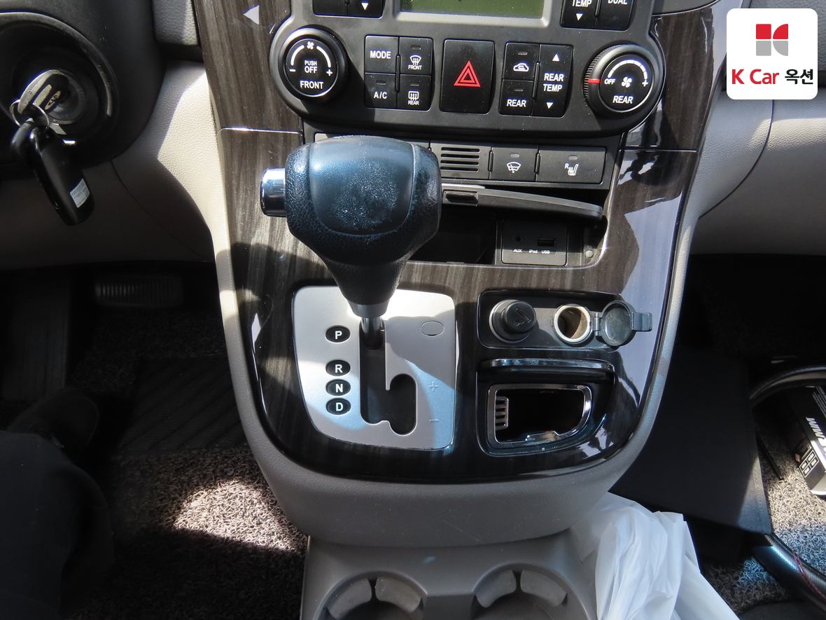 Kia Carnival 2011 - Image 16