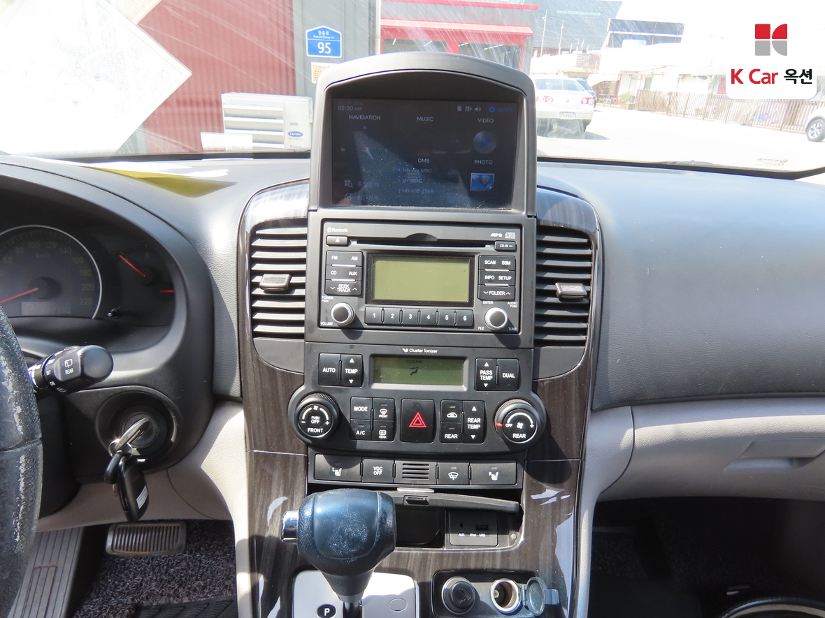 Kia Carnival 2011 - Image 6