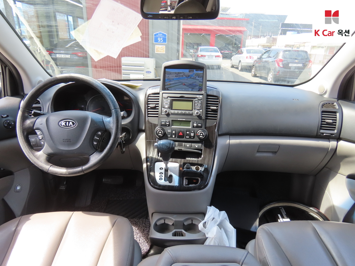 Kia Carnival 2011 - Image 3