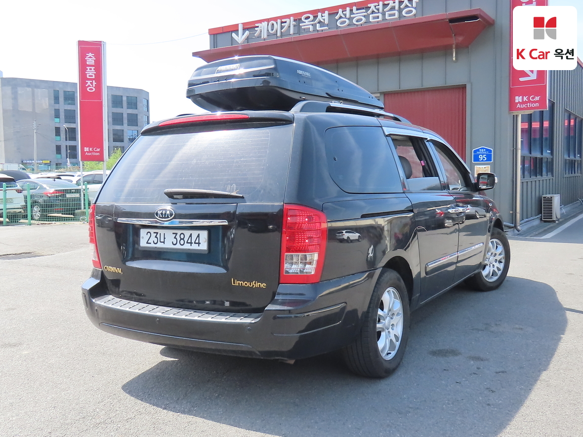 Kia Carnival 2011 - Image 2