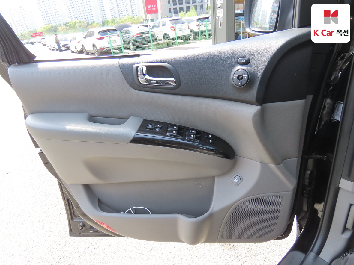 Kia Carnival 2011 - Image 8