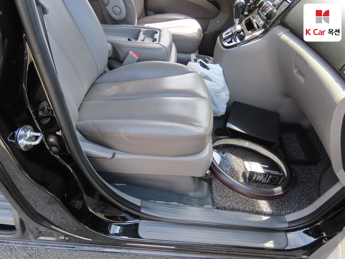 Kia Carnival 2011 - Image 28