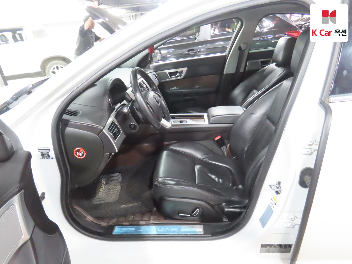 Jaguar Jaguar 2014 - Image 19