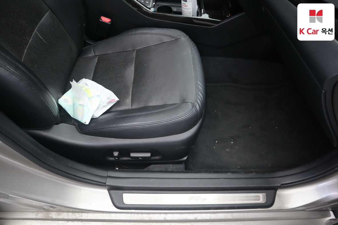 Kia K7 2013 - Image 32