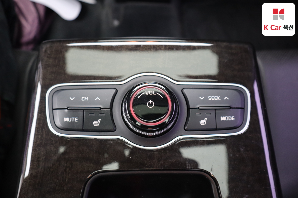 Kia K7 2013 - Image 24