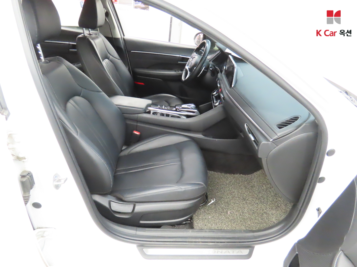 Hyundai Sonata 2023 - Image 30