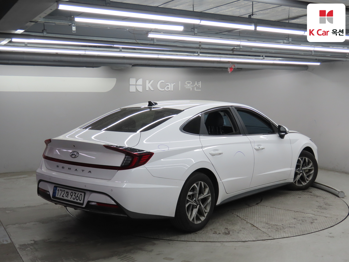 Hyundai Sonata 2023 - Image 2