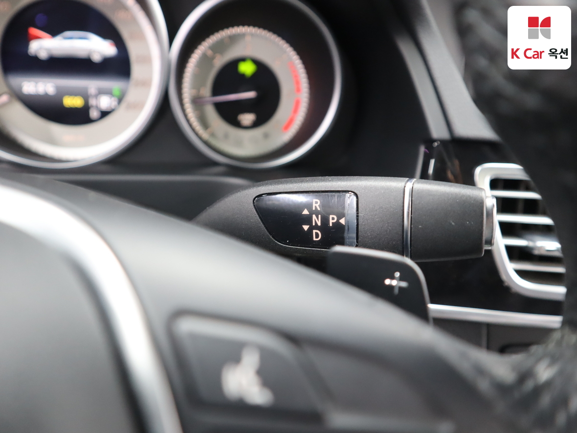 Mercedes-Benz E-Class 2016 - Image 16