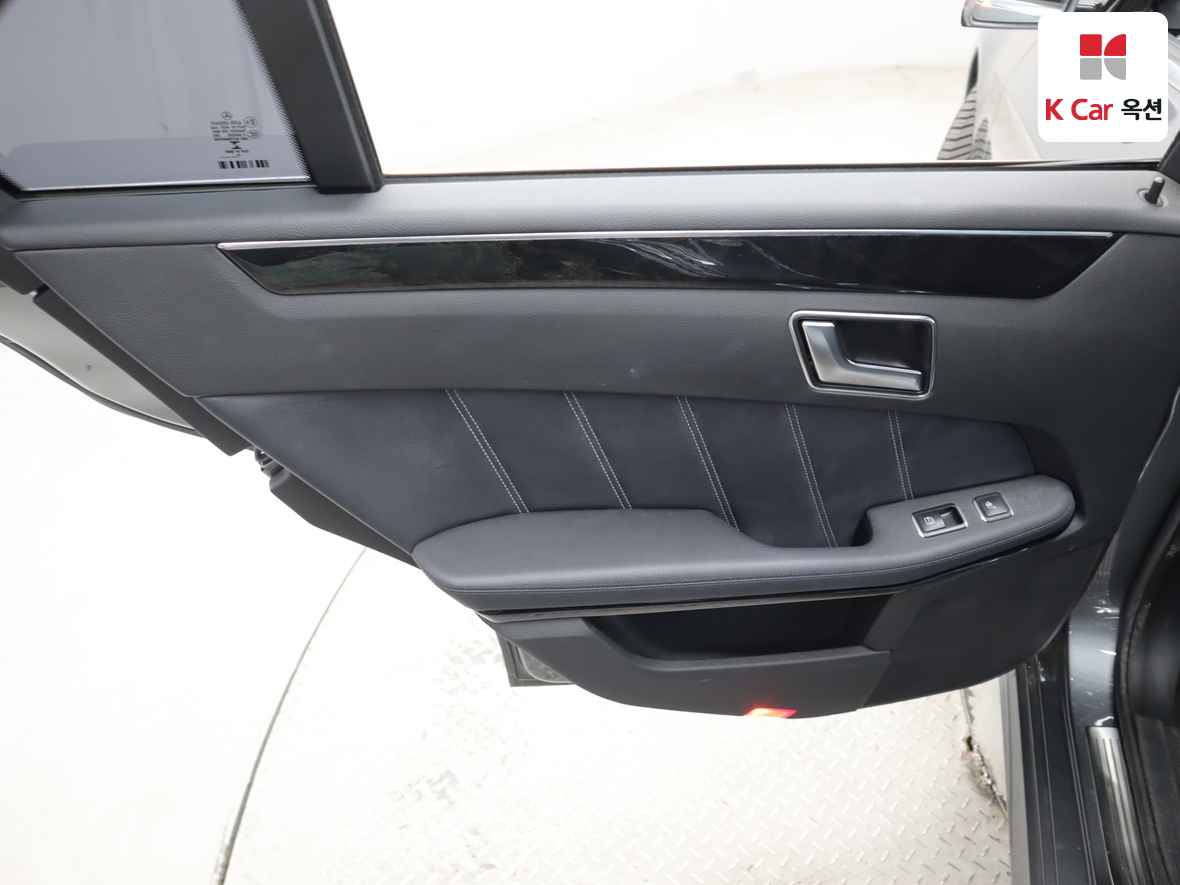 Mercedes-Benz E-Class 2016 - Image 23