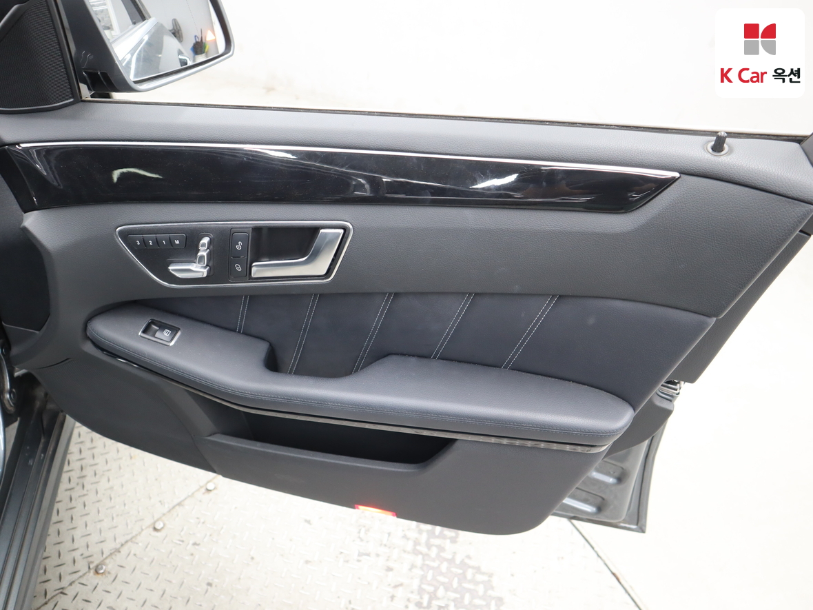 Mercedes-Benz E-Class 2016 - Image 30