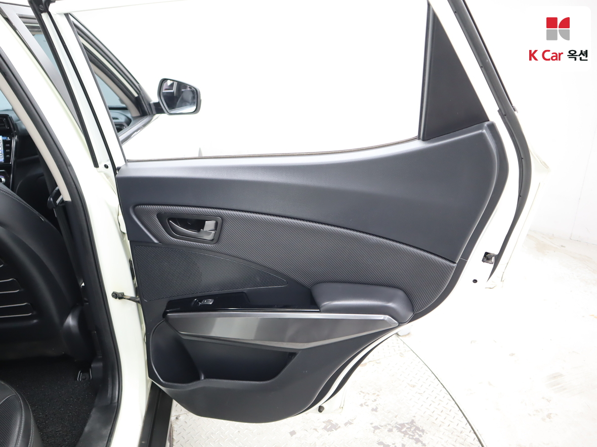 KG Mobility Tivoli - 28