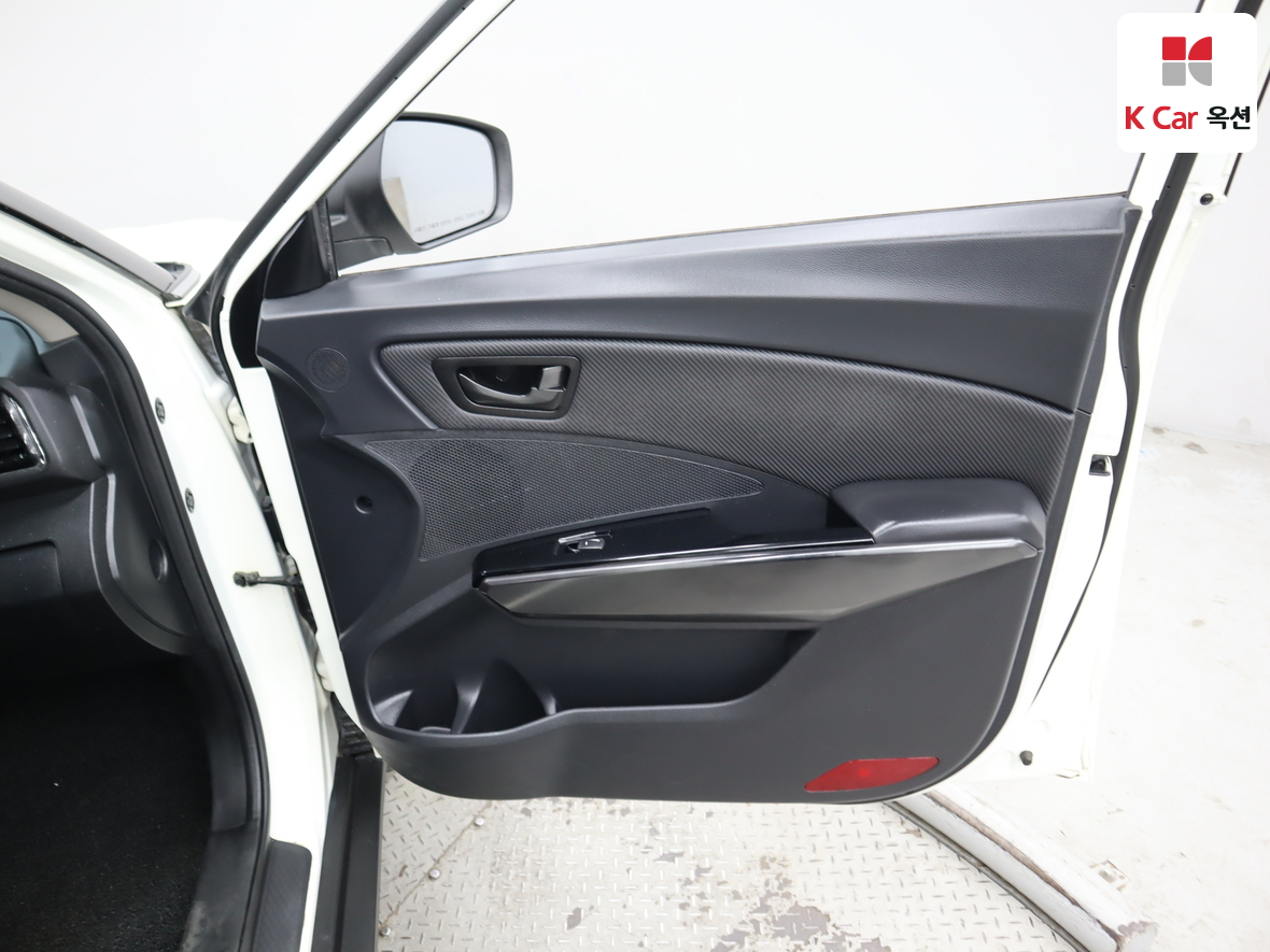 KG Mobility Tivoli - 30