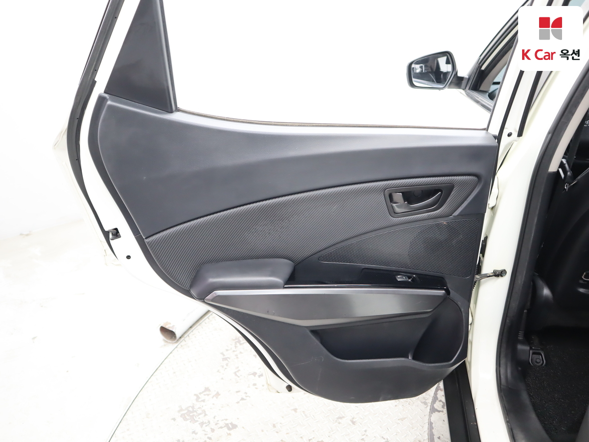 KG Mobility Tivoli - 23