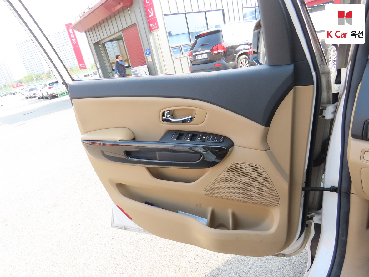 Kia New Carnival 2017 - Image 8