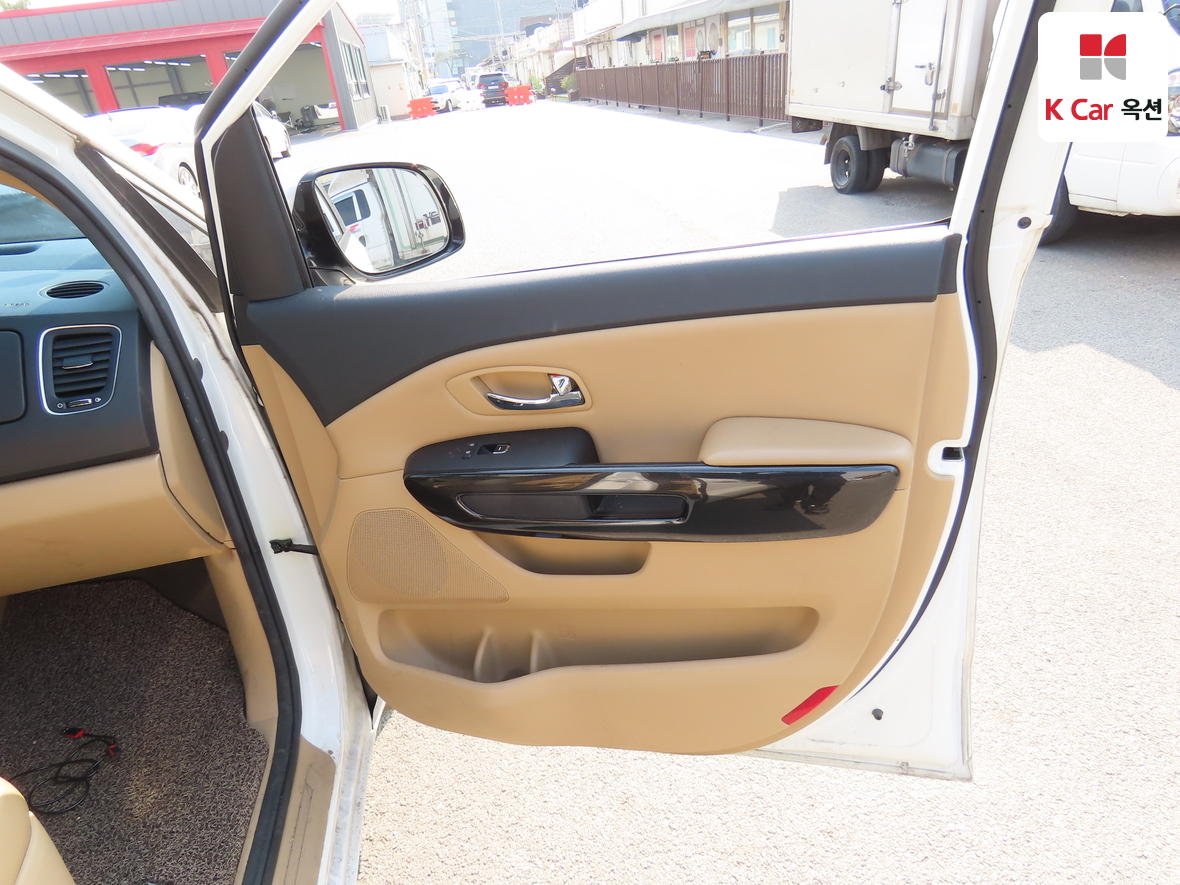 Kia New Carnival 2017 - Image 30