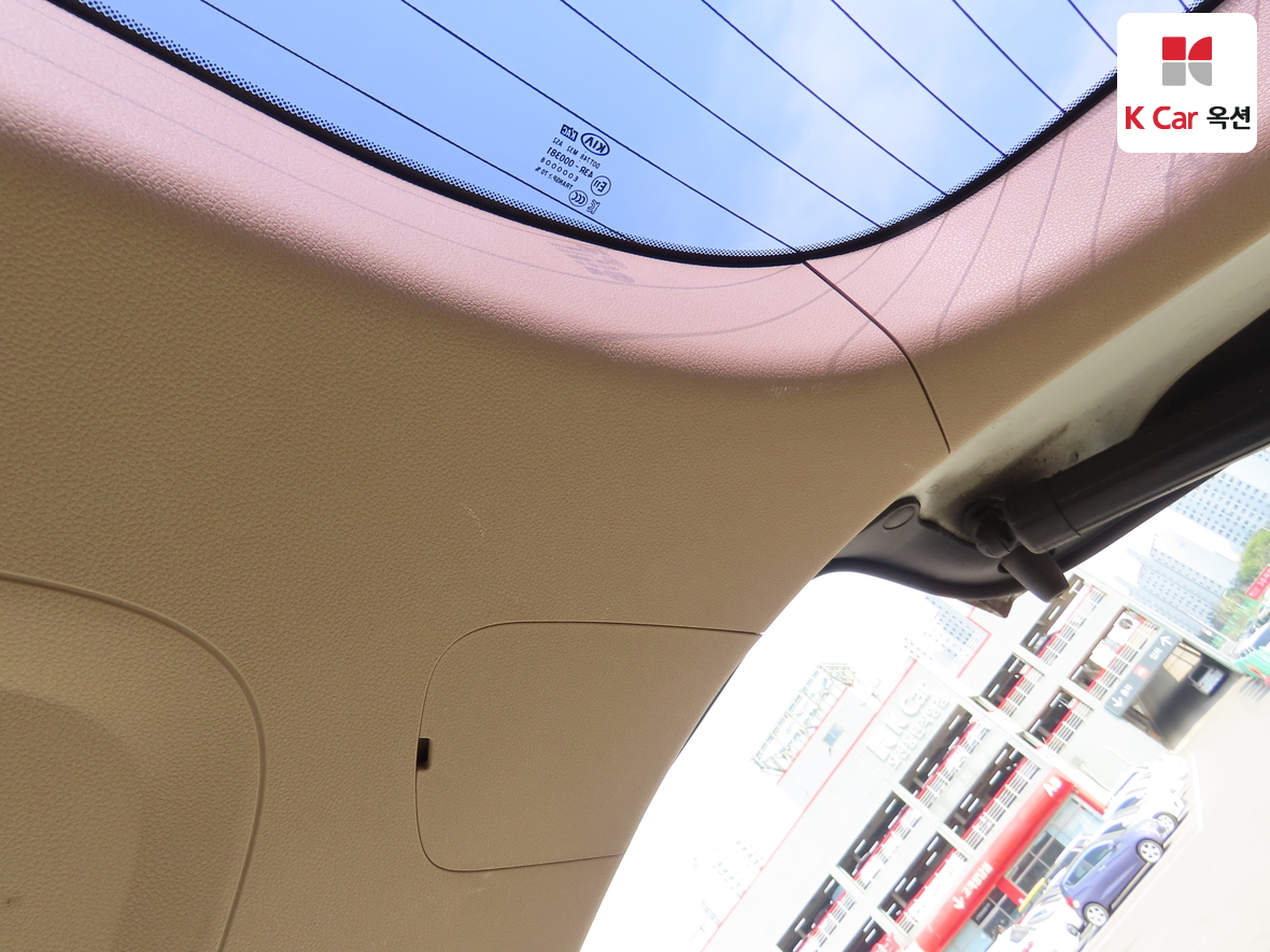 Kia New Carnival 2017 - Image 28