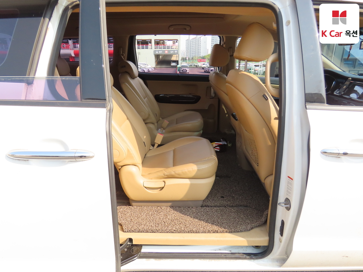 Kia New Carnival 2017 - Image 29