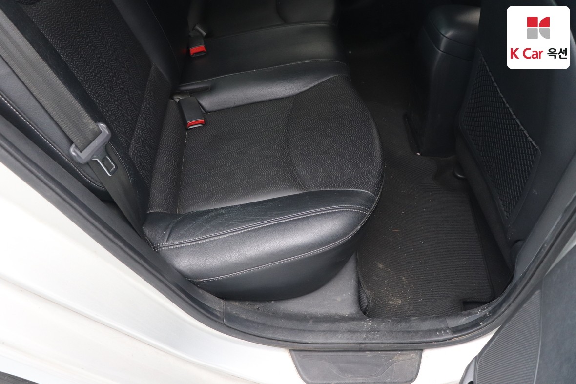 هيونداي إلانترا 2011 - صورة 25