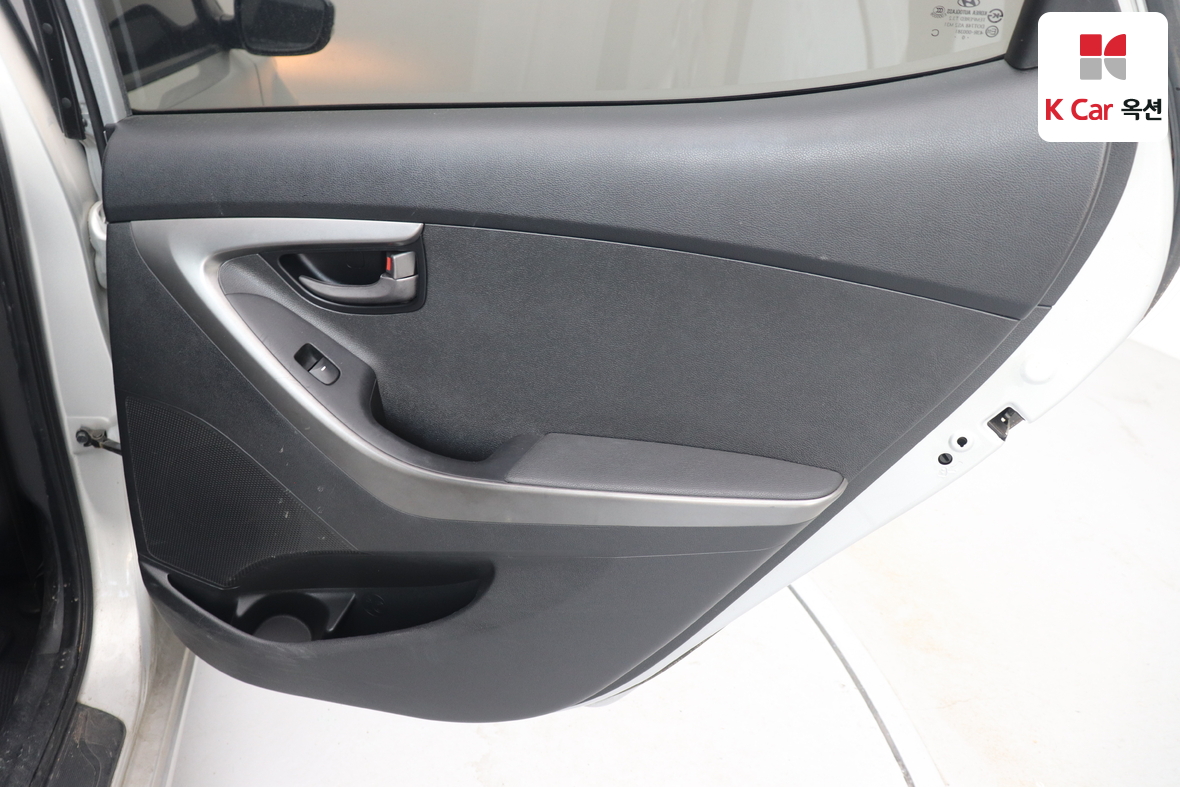 هيونداي إلانترا 2011 - صورة 24