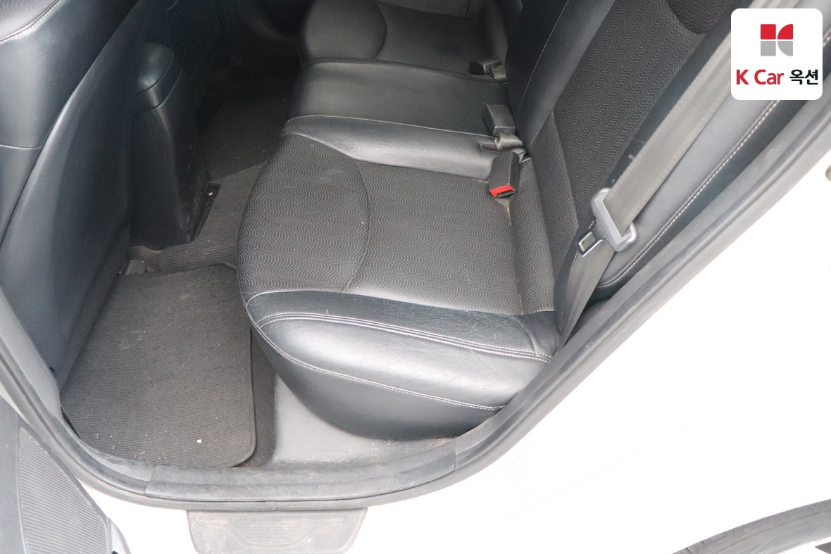 هيونداي إلانترا 2011 - صورة 21