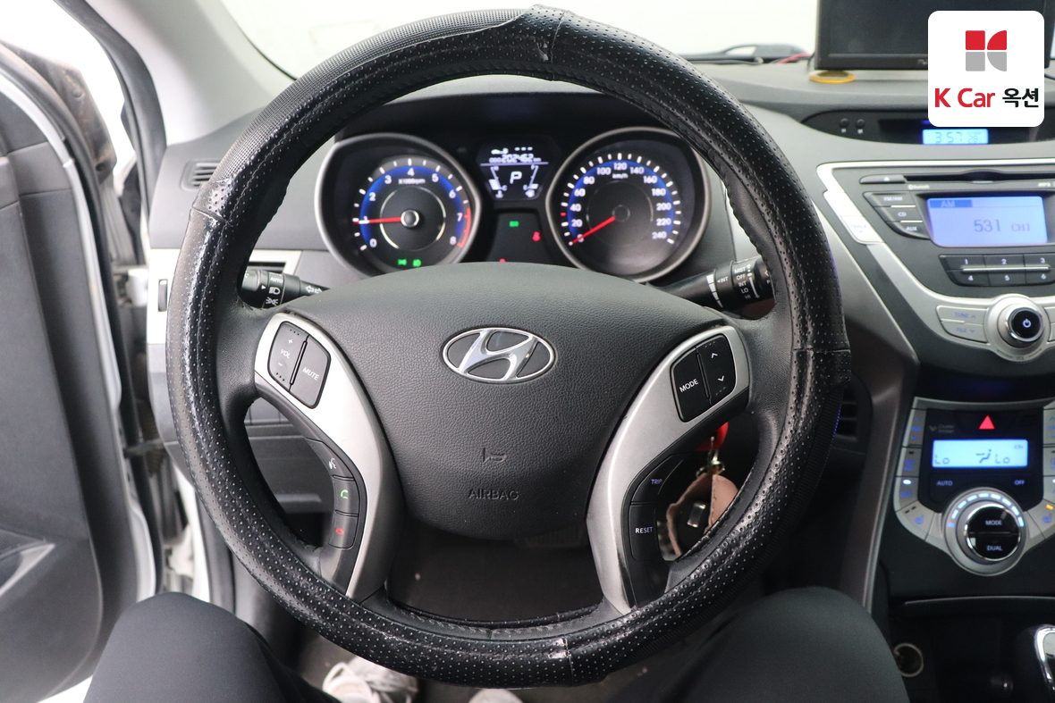 هيونداي إلانترا 2011 - صورة 10