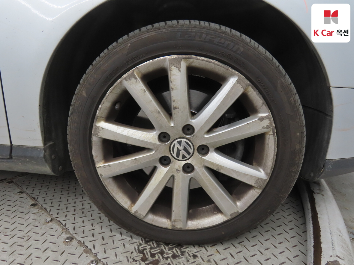 Volkswagen Passat - 48