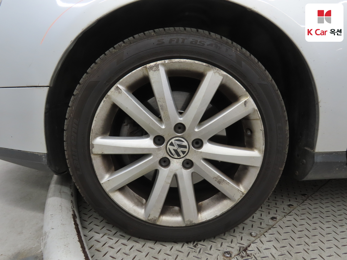Volkswagen Passat - 51