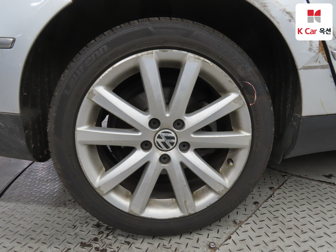 Volkswagen Passat - 49