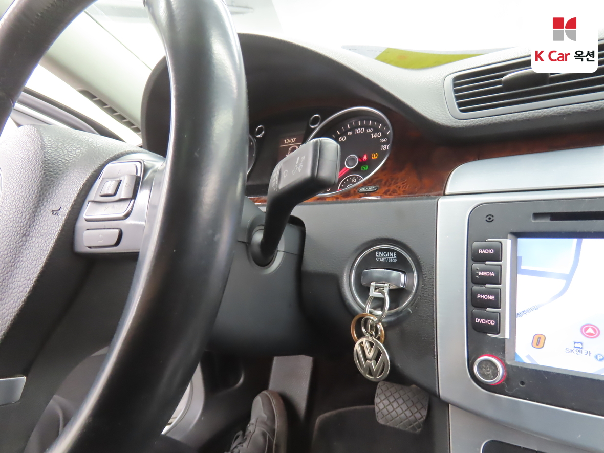 Volkswagen Passat - 11
