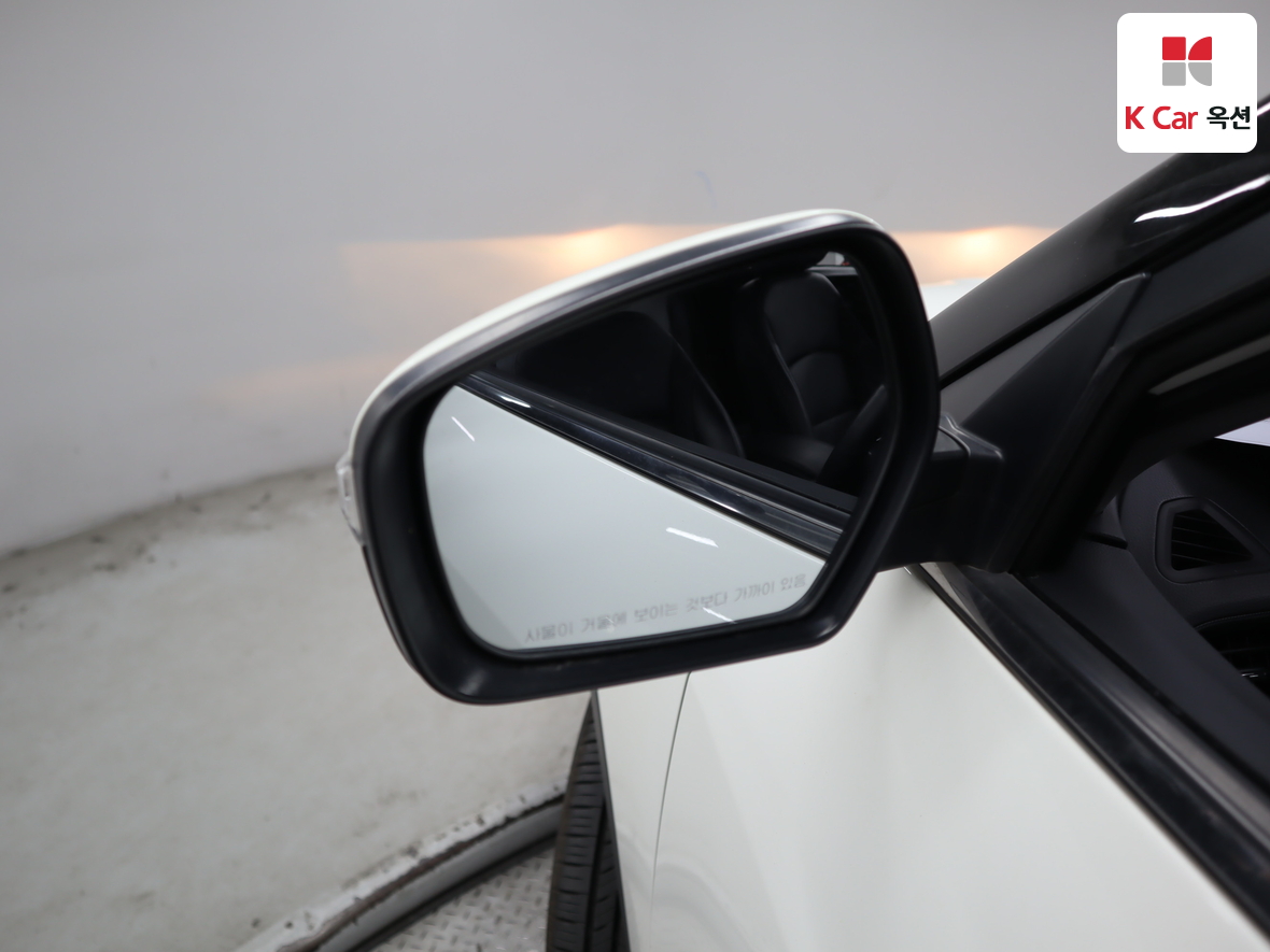 KG Mobility Tivoli 2017 - Image 22