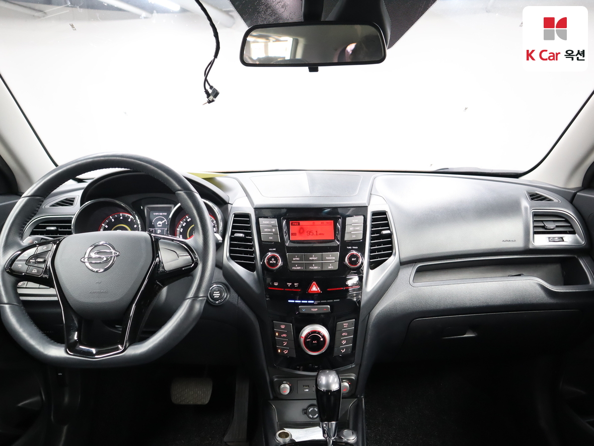 KG Mobility Tivoli 2017 - Image 3