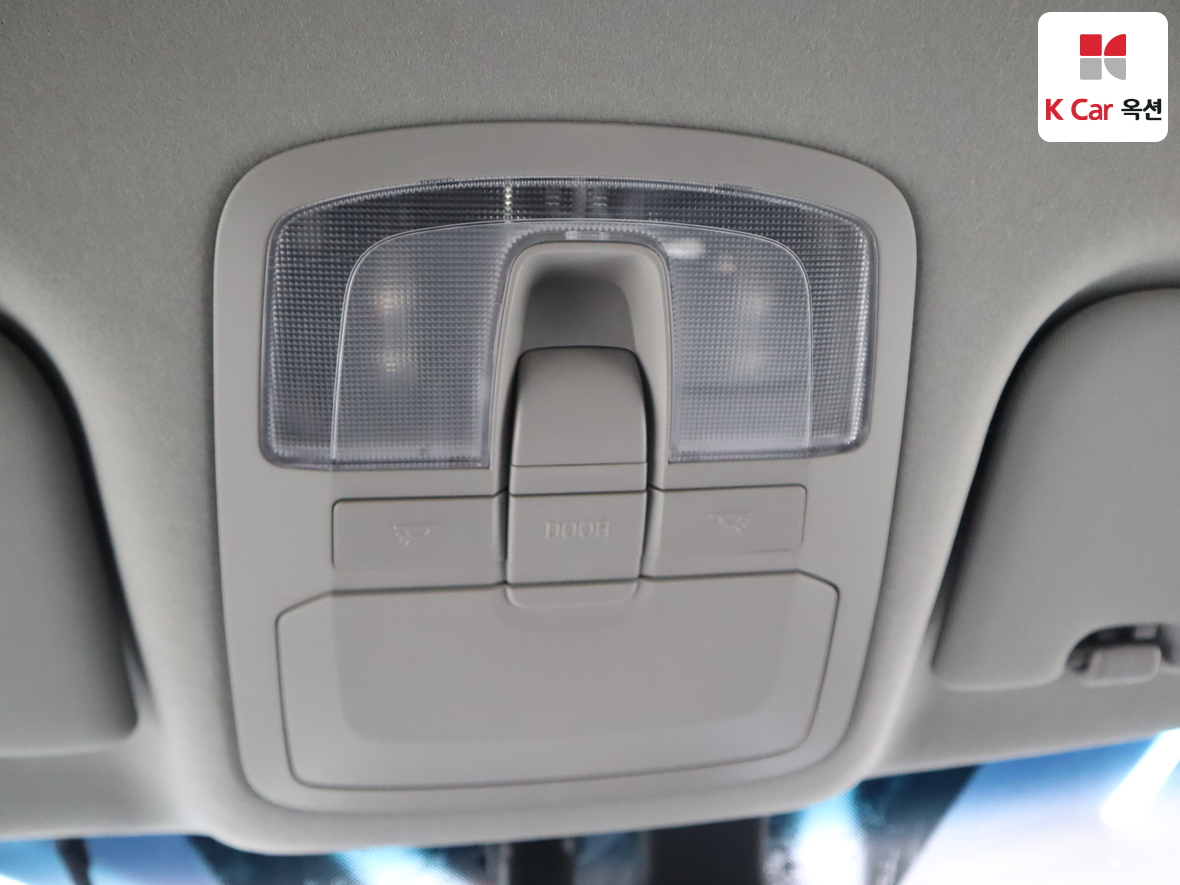 KG Mobility Tivoli 2017 - Image 12